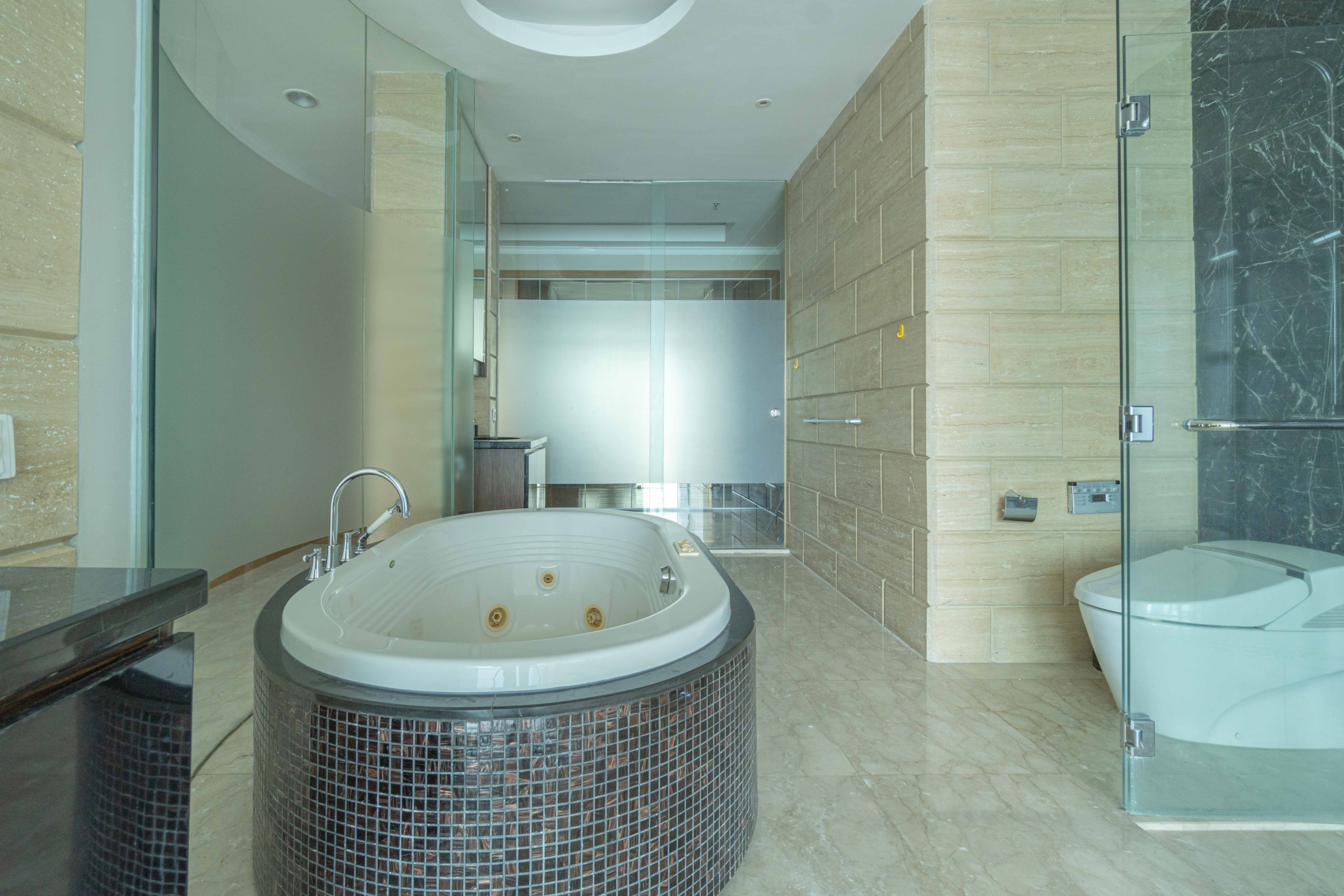 Kempinski Private Residence-4BR-Bathtub Kempinski Private Residence – Elegant Four-Bedroom Living with Direct Mall Connectivity