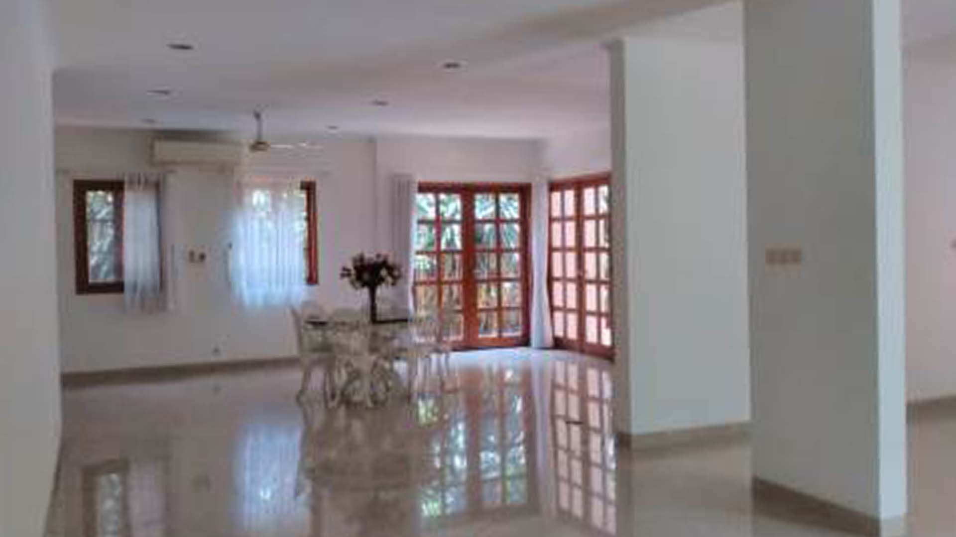 MIKASA B2-4BR-DINING AREA WIDE Spacious 4BR Family Residence at Kuningan