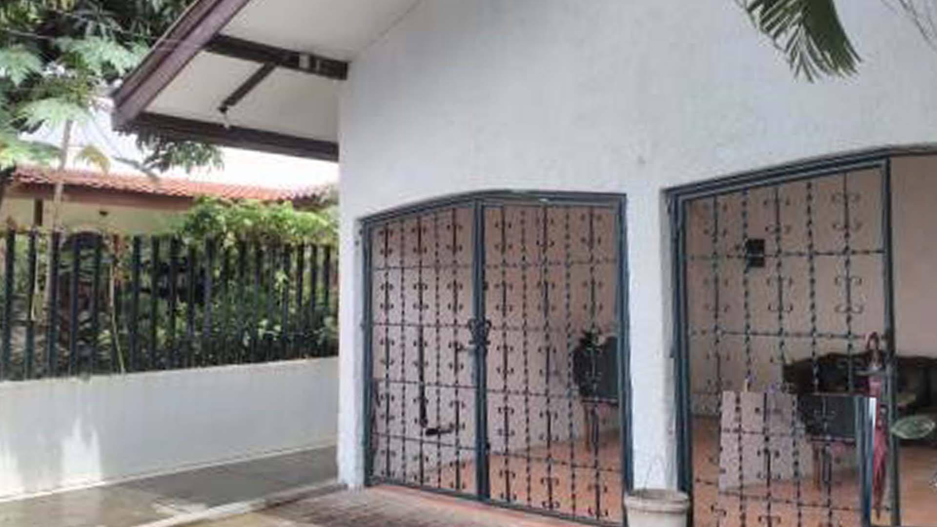 MIKASA B2-4BR-GARAGE OR MULTIFUNCTION AREA Spacious 4BR Family Residence at Kuningan