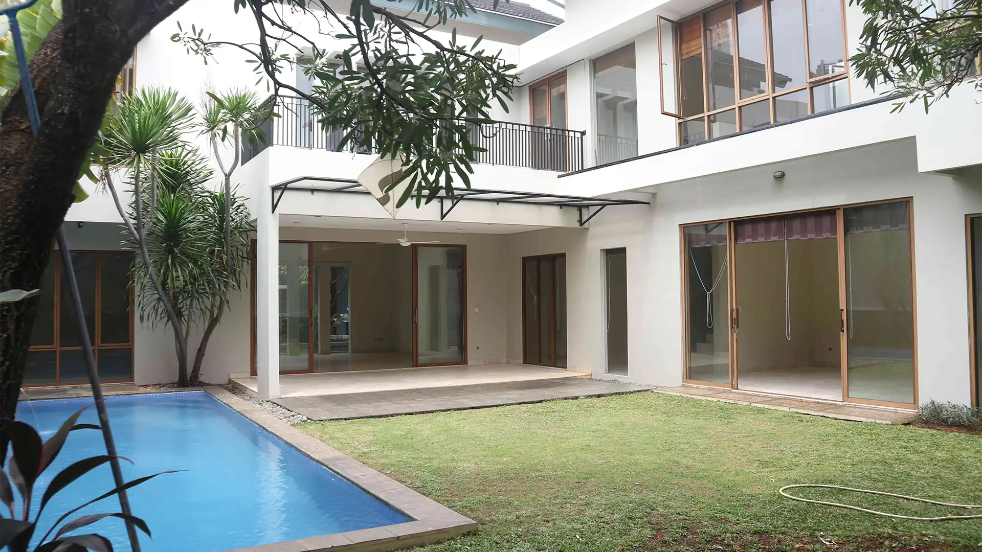 PEJATEN-4BR-BACKYARD 2 Large 4BR Family Residence at Pejaten