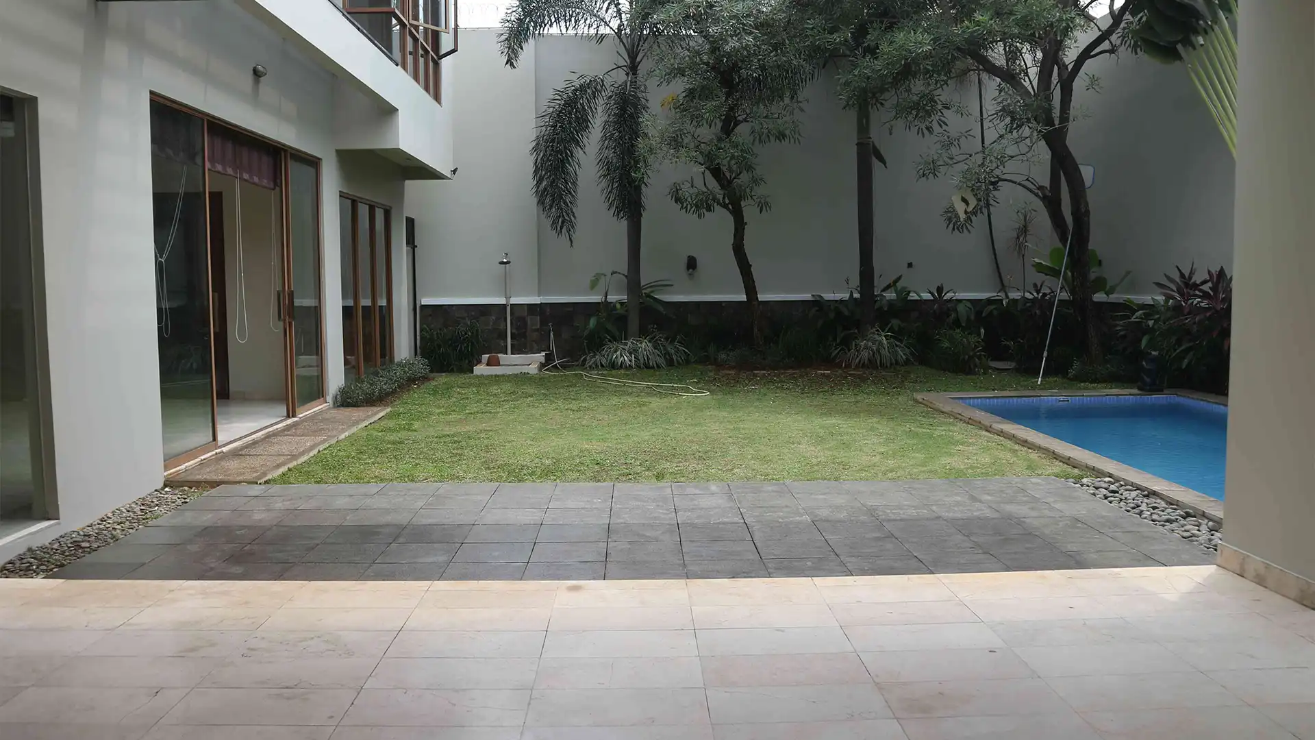 PEJATEN-4BR-BACKYARD Large 4BR Family Residence at Pejaten
