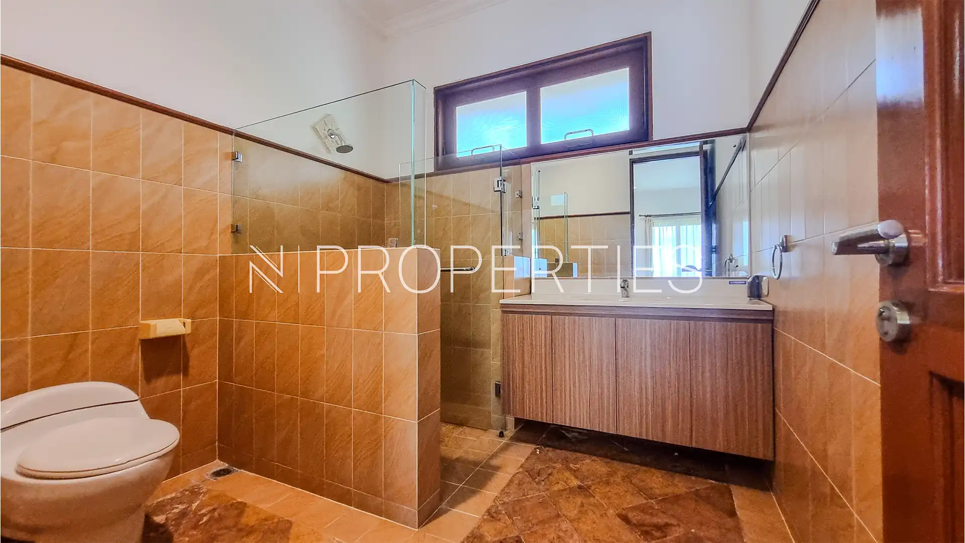 PEJATEN-4BR-BATHROOM 2 Pejaten – Big 4BR Family Home