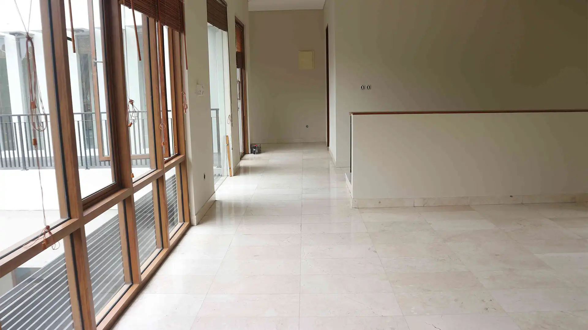 PEJATEN-4BR-FAMILY AREA & CORRIDOR Large 4BR Family Residence at Pejaten