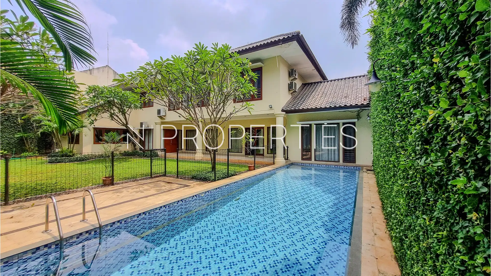 PEJATEN-4BR-SWIMMING POOL Pejaten – Big 4BR Family Home