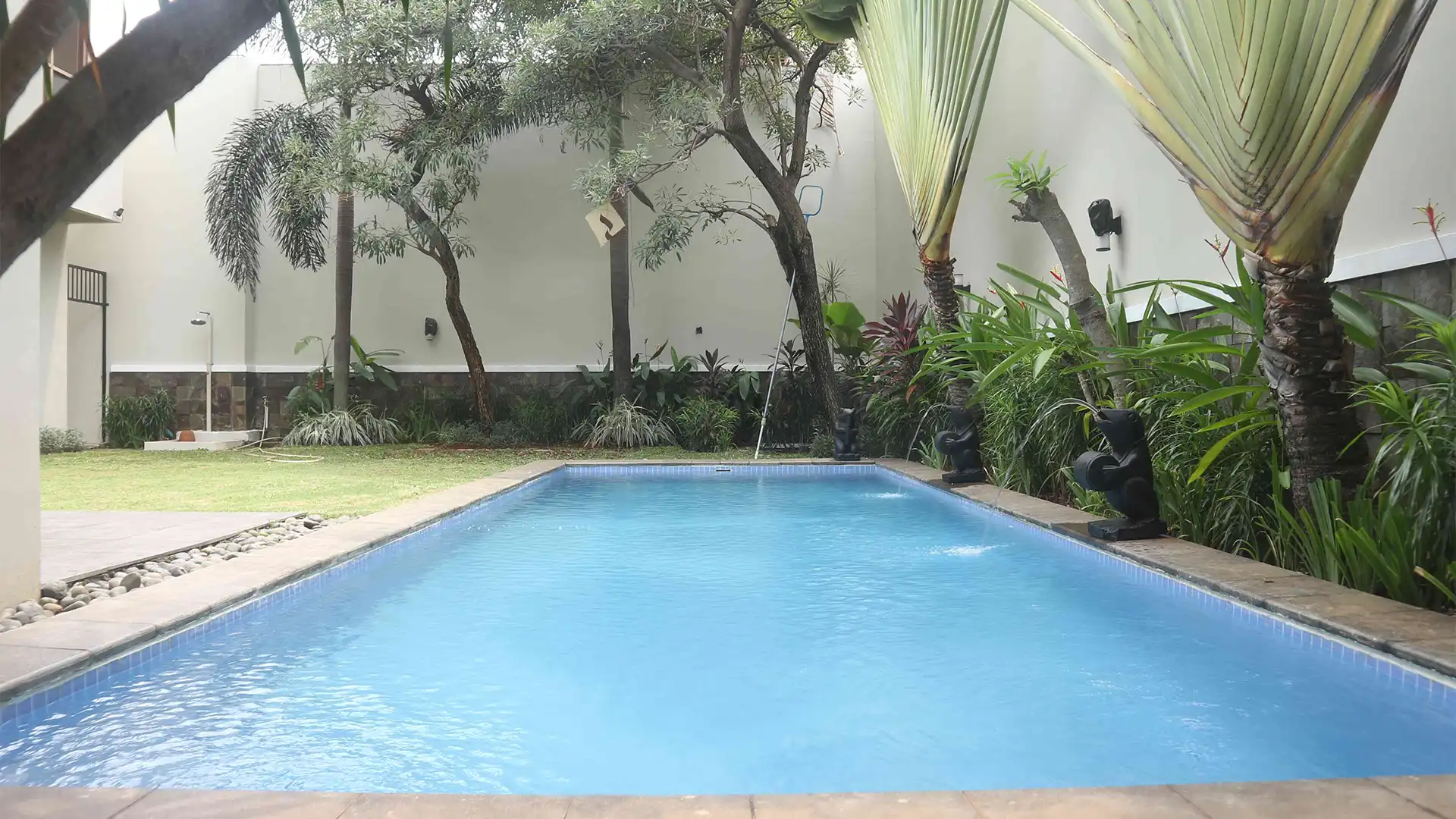 PEJATEN-4BR-SWIMMING POOL Large 4BR Family Residence at Pejaten
