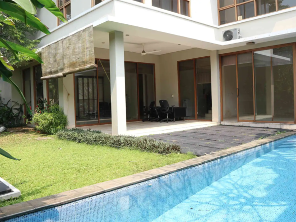 Pejaten Home – Well-Balanced 5BR