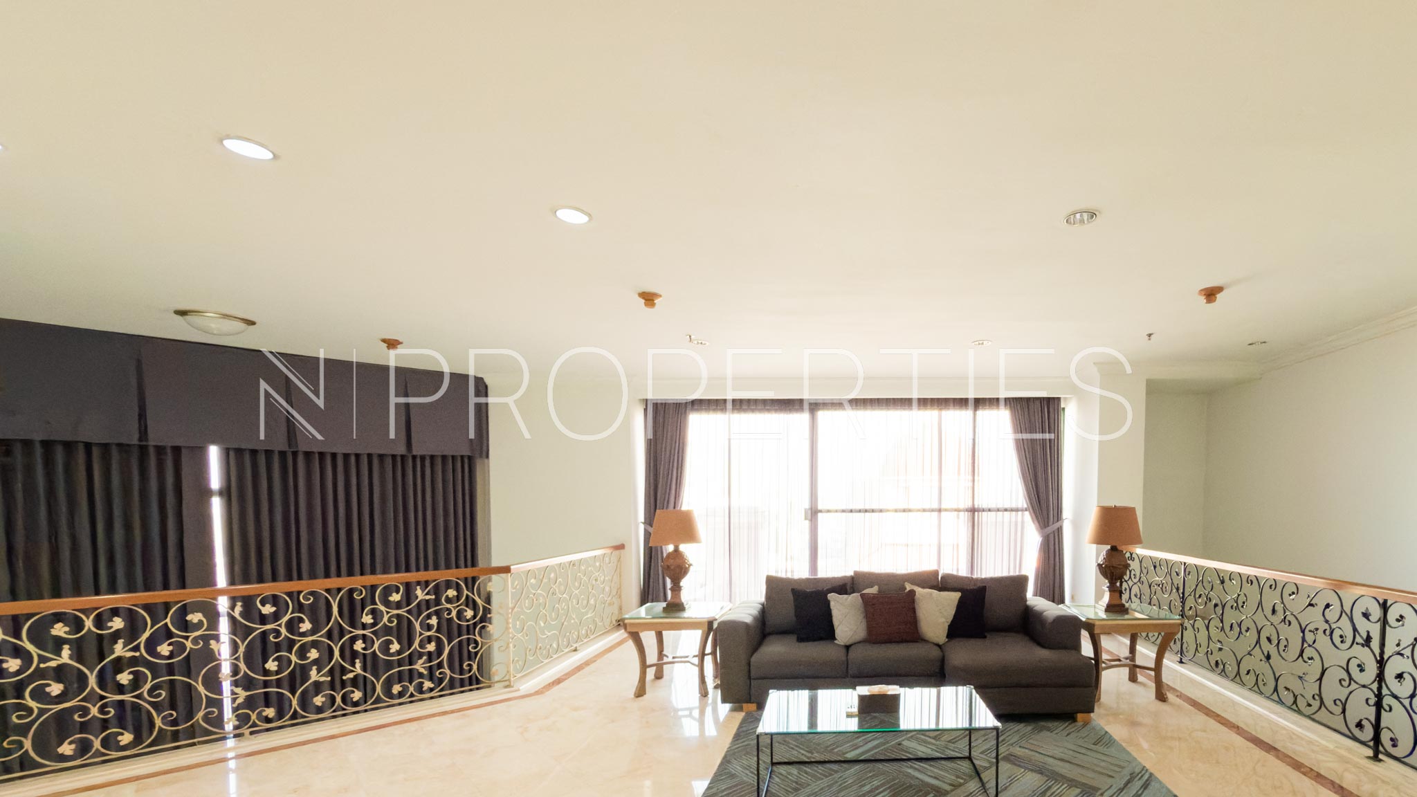 PENTHOUSE-4BR-FAMILY AREA Large 4BR Strategic Residence – Aryaduta