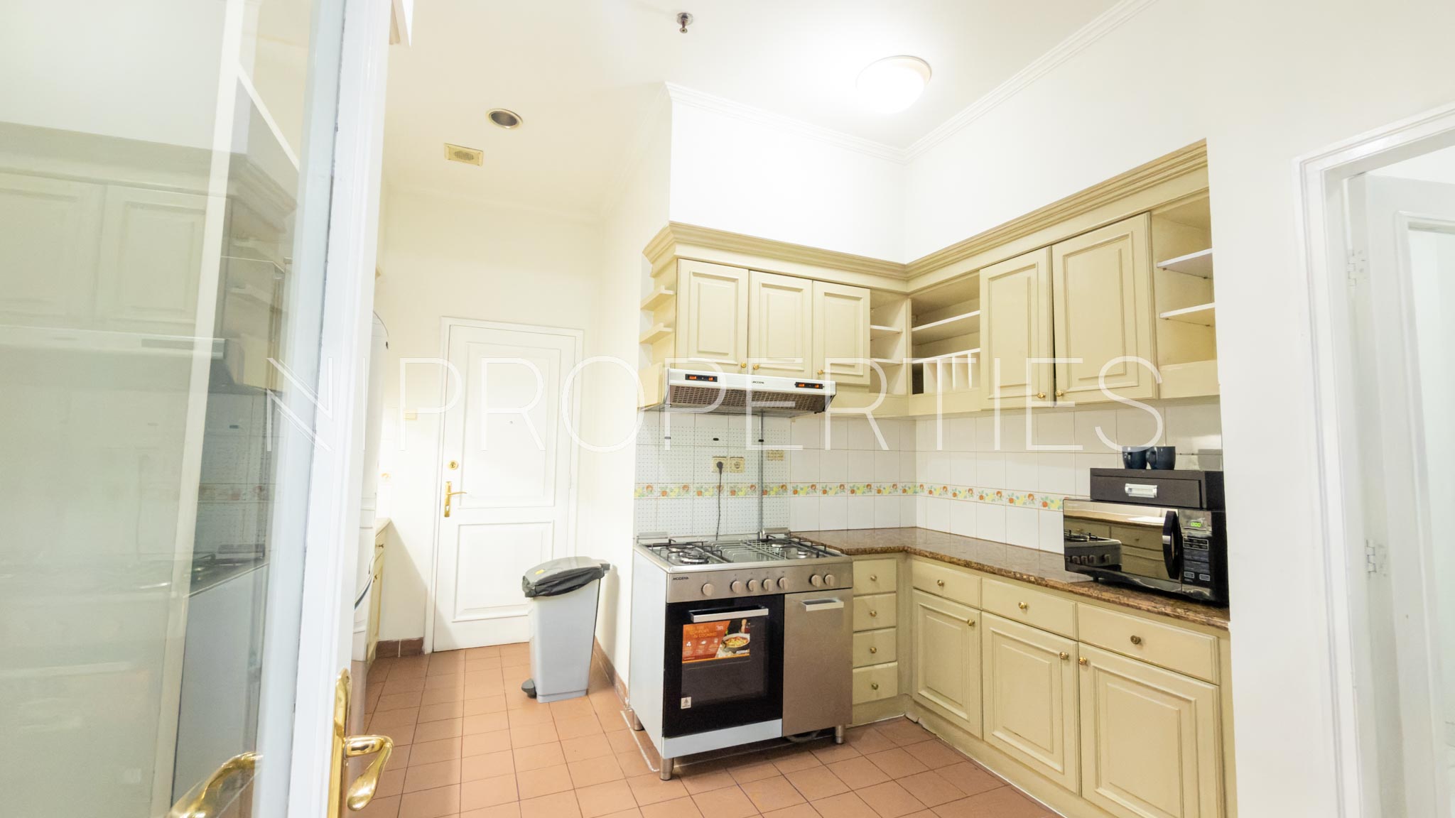 PENTHOUSE-4BR-KITCHEN AREA Large 4BR Strategic Residence – Aryaduta