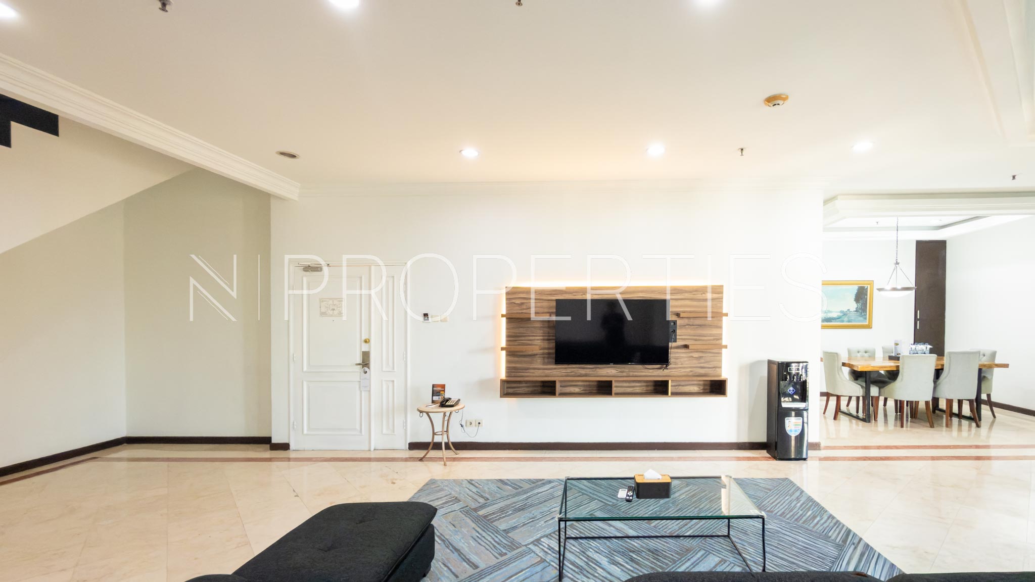 PENTHOUSE-4BR-LIVING AREA Large 4BR Strategic Residence – Aryaduta