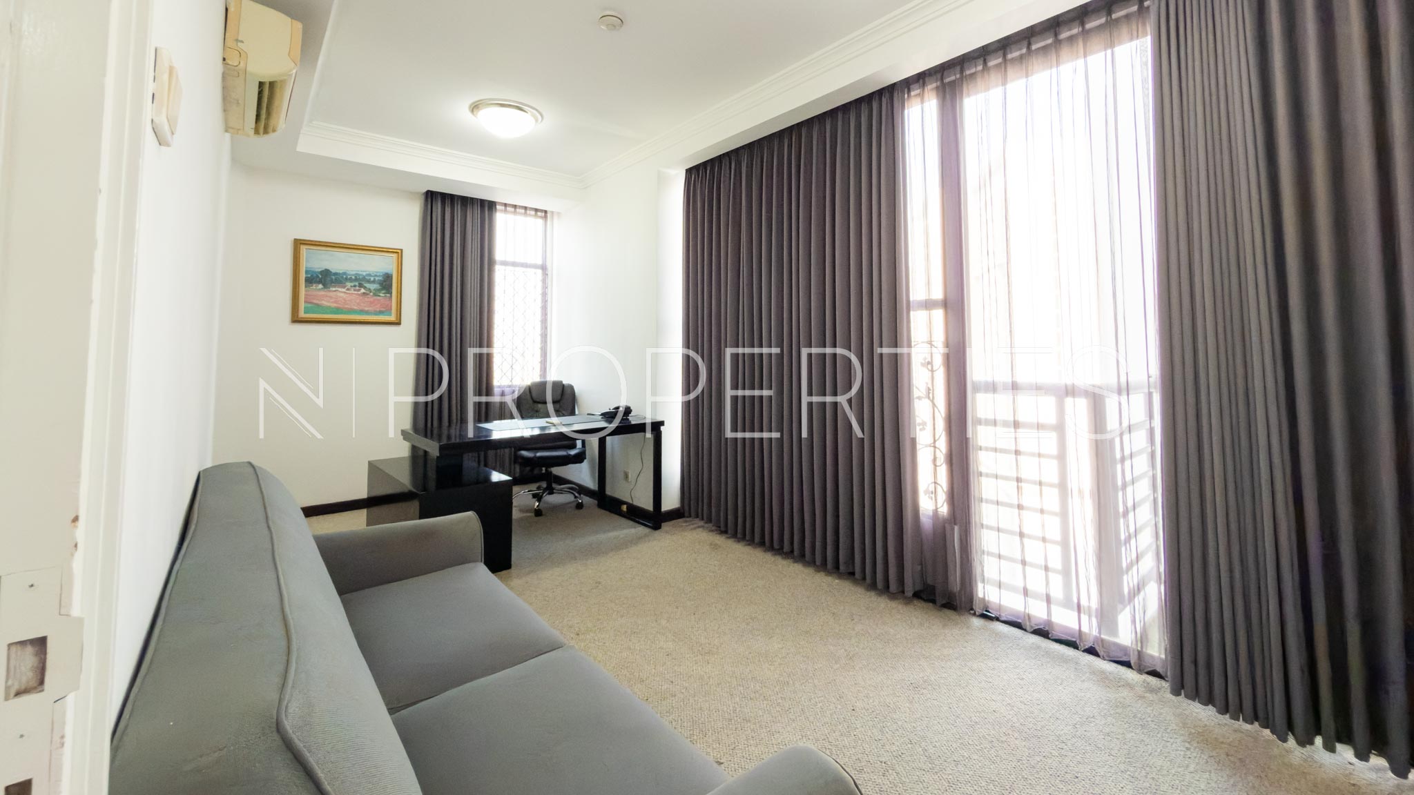 PENTHOUSE-4BR-ROOM OFFICE Large 4BR Strategic Residence – Aryaduta