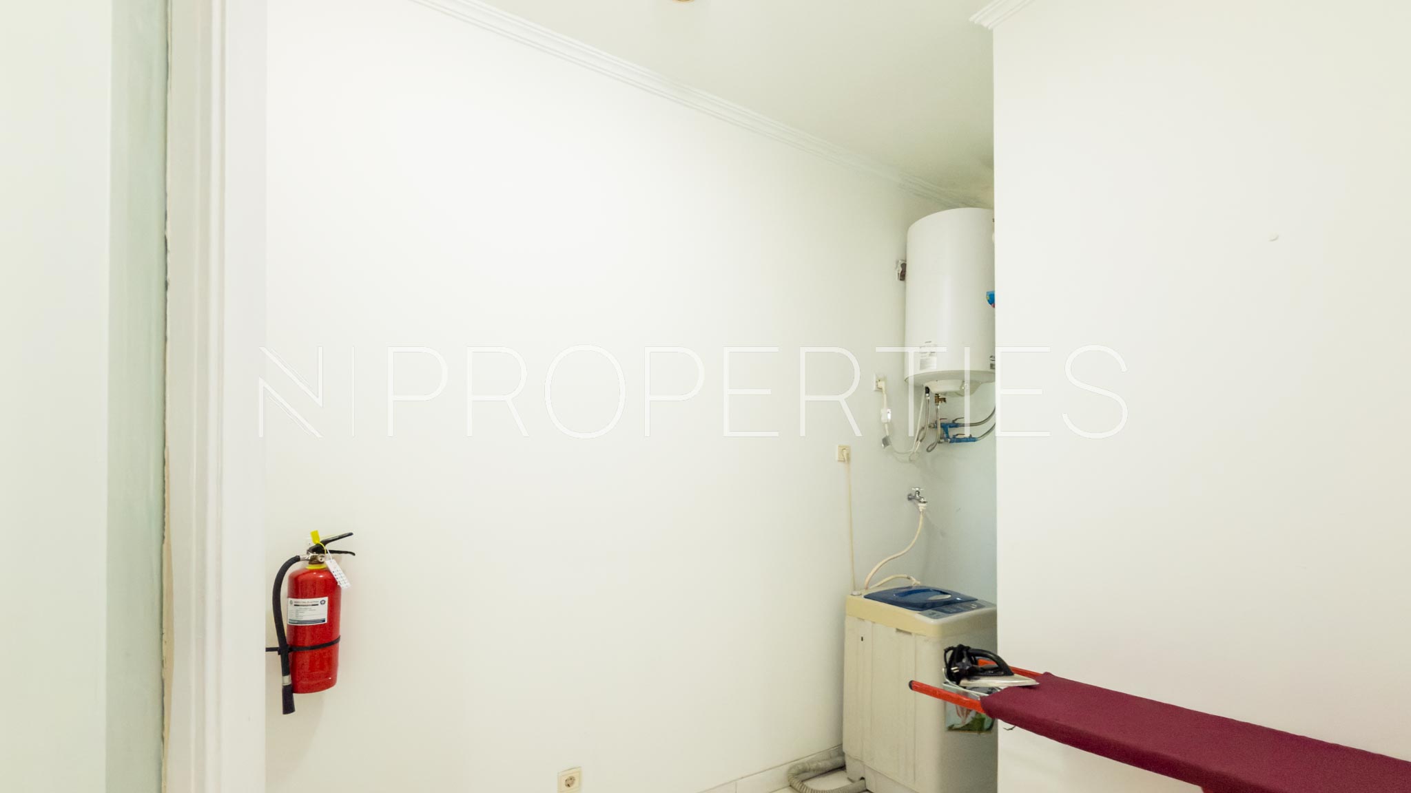 PENTHOUSE-4BR-SERVICE AREA Large 4BR Strategic Residence – Aryaduta