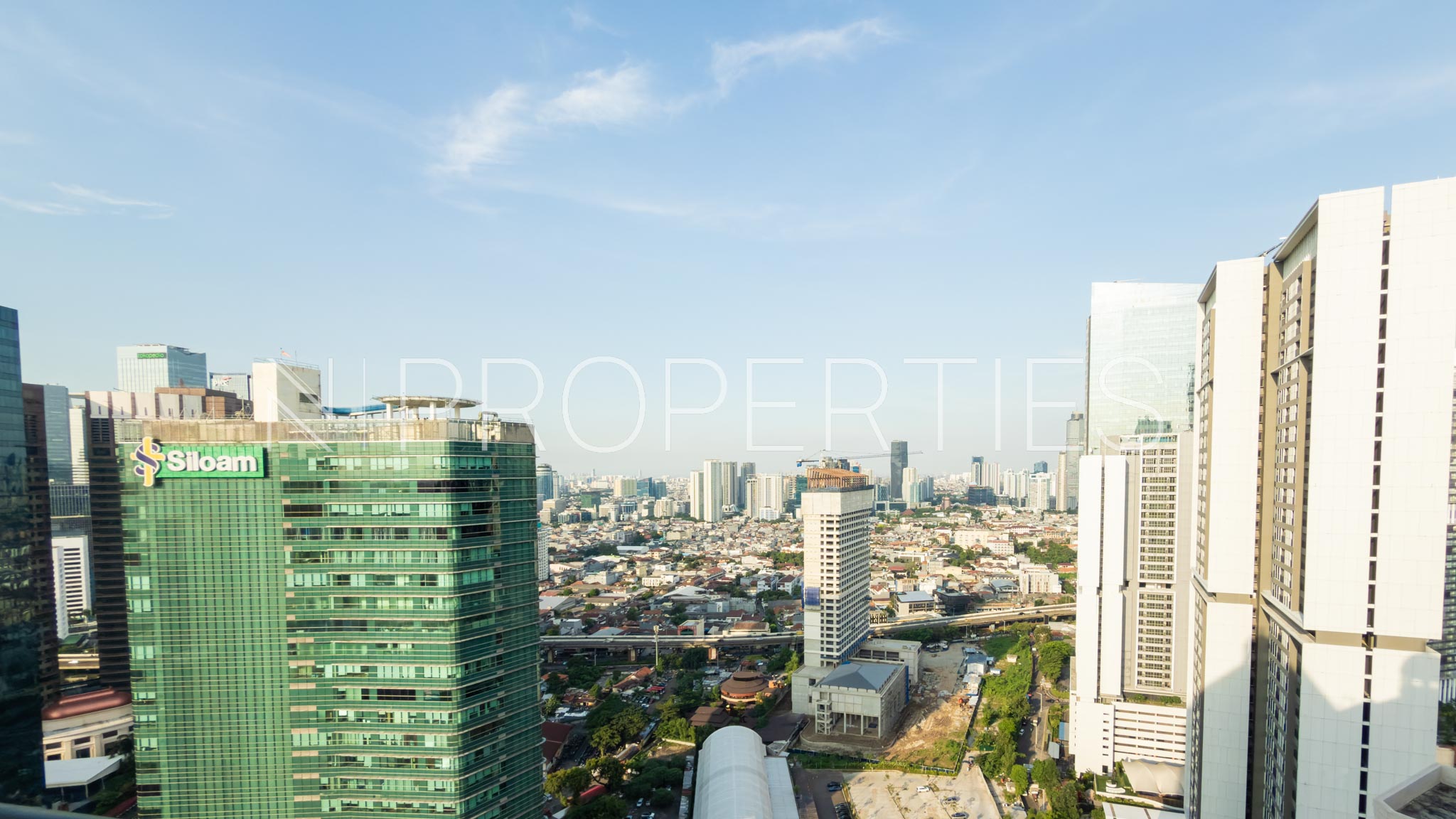 PENTHOUSE-4BR-VIEW Large 4BR Strategic Residence – Aryaduta
