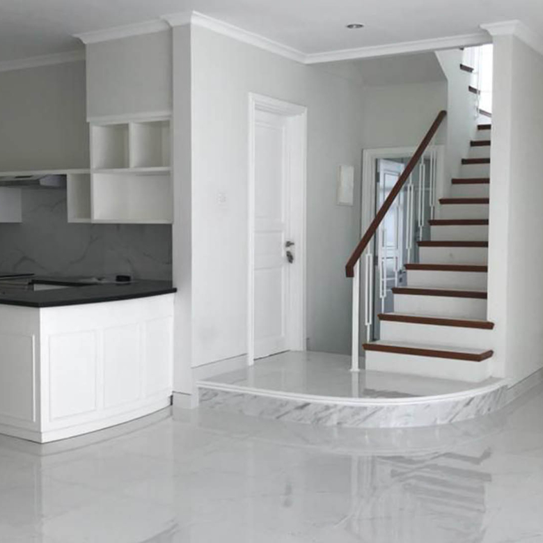 RIMBA BUNTU-3BR-KITCHEN & STAIRS TO SECOND FLOOR
