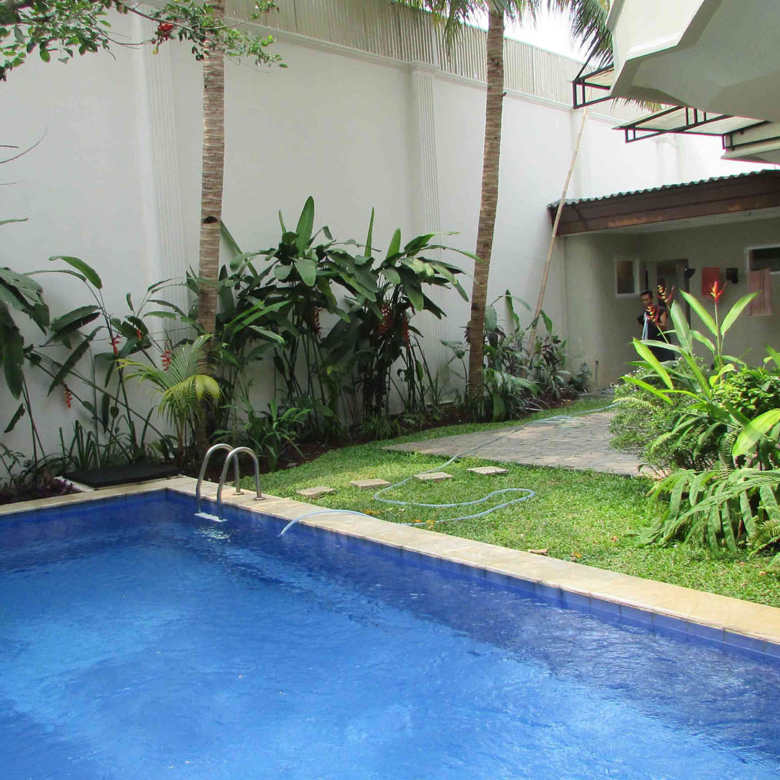 ROS 1F-4BR-SWIMMING POOL & BACKYARD