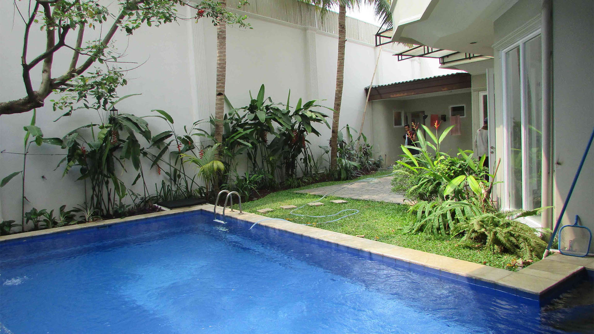 ROS 1F-4BR-SWIMMING POOL & BACKYARD
