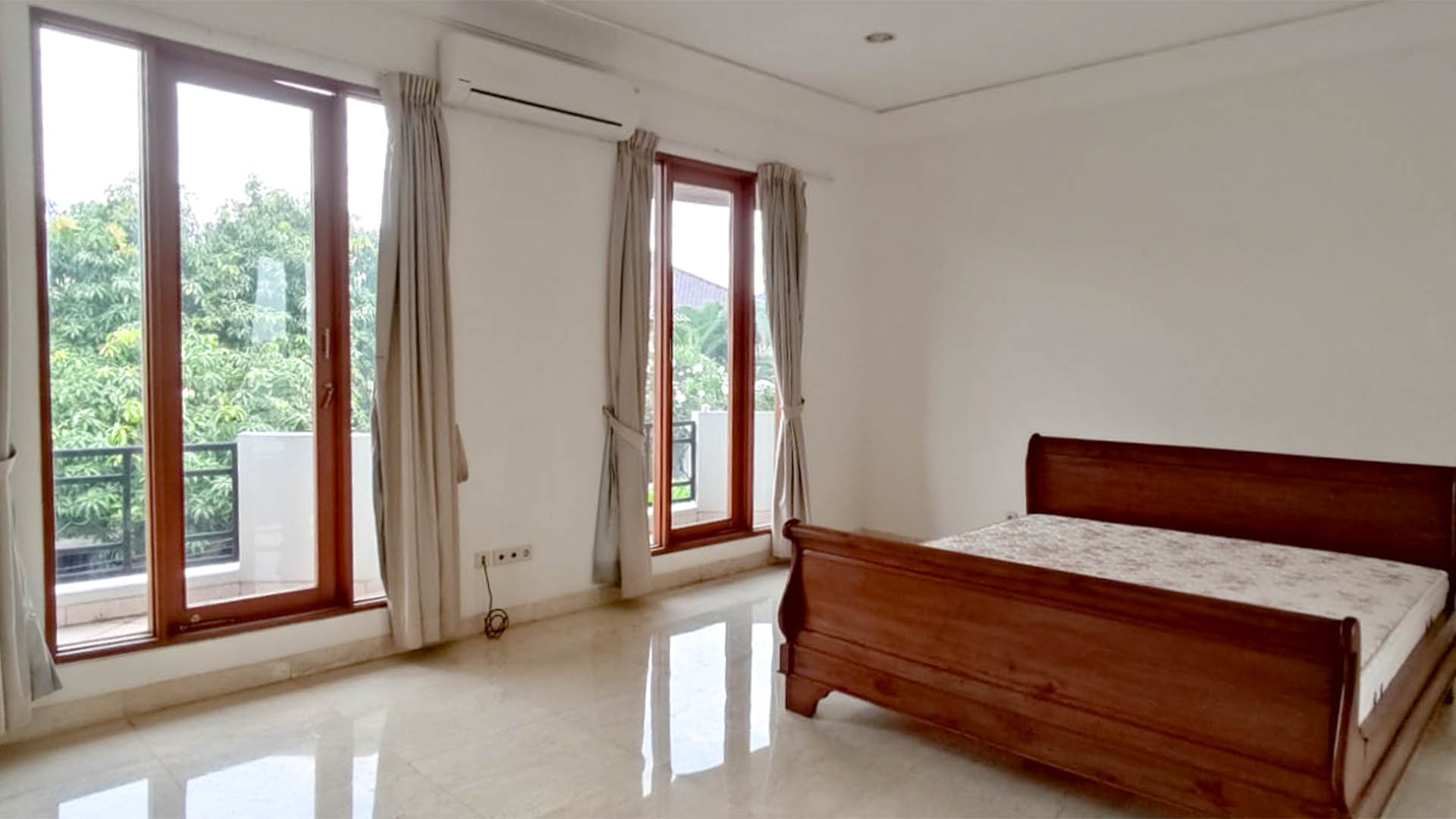 Ros Satoe Residence Cipete – Exclusive 4BR