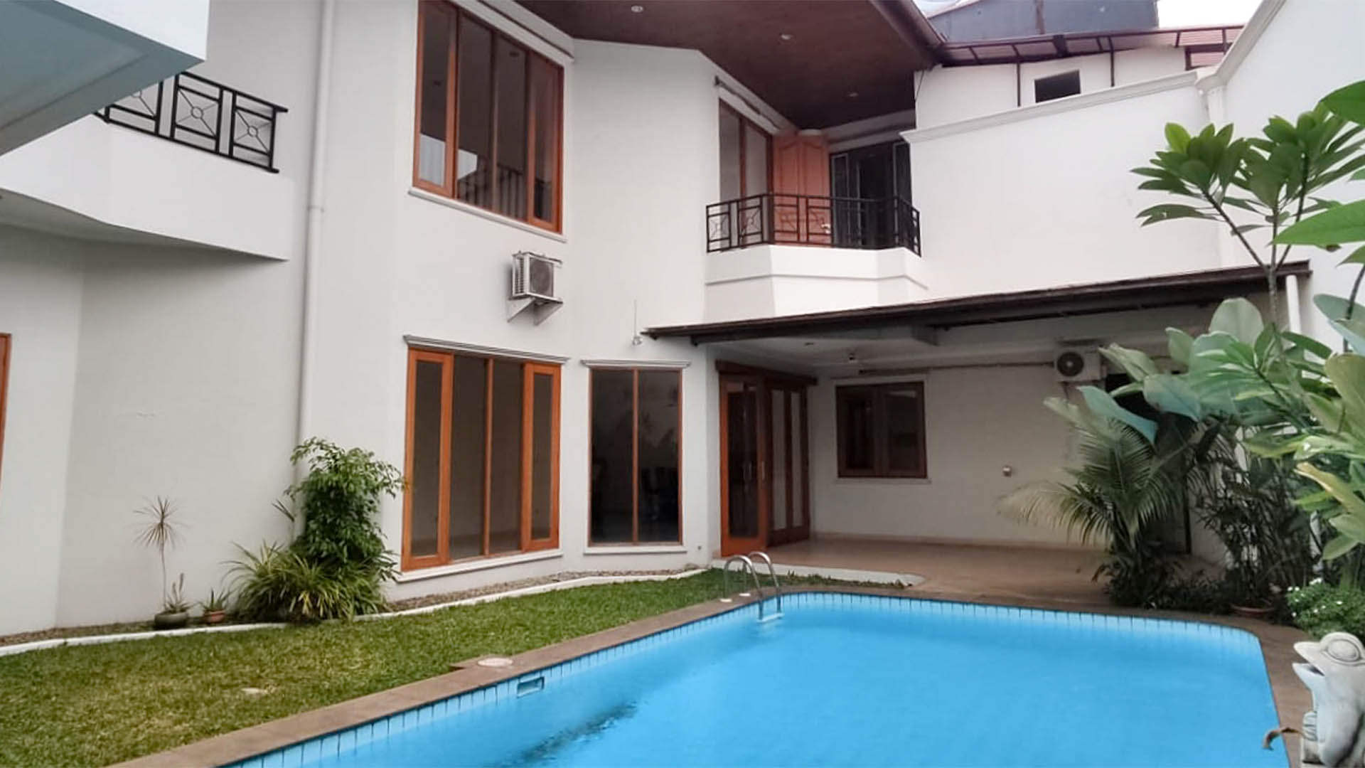 ROS 1G-4BR-SWIMMING POOL & BACKYARD