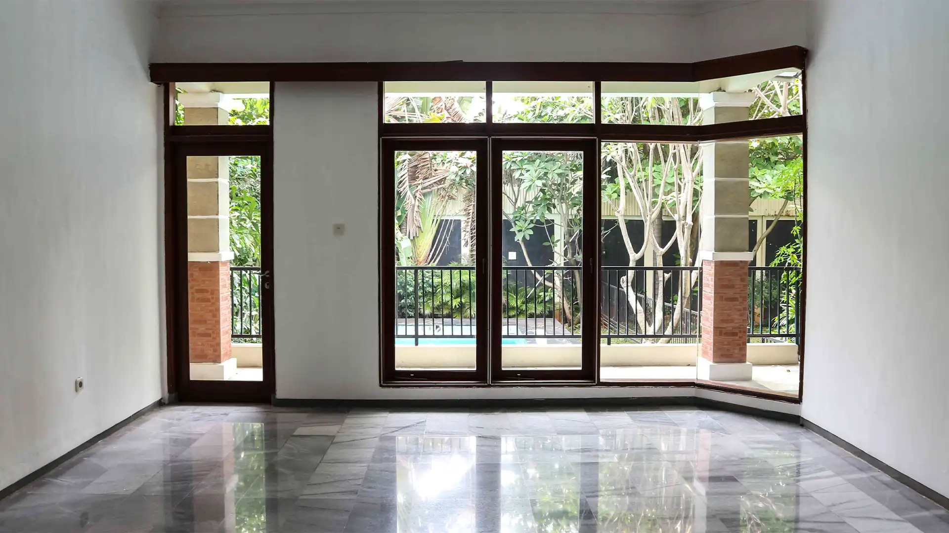 SAWO UJUNG-4BR-DINING AREA Cipete – Modern Luxury 4BR