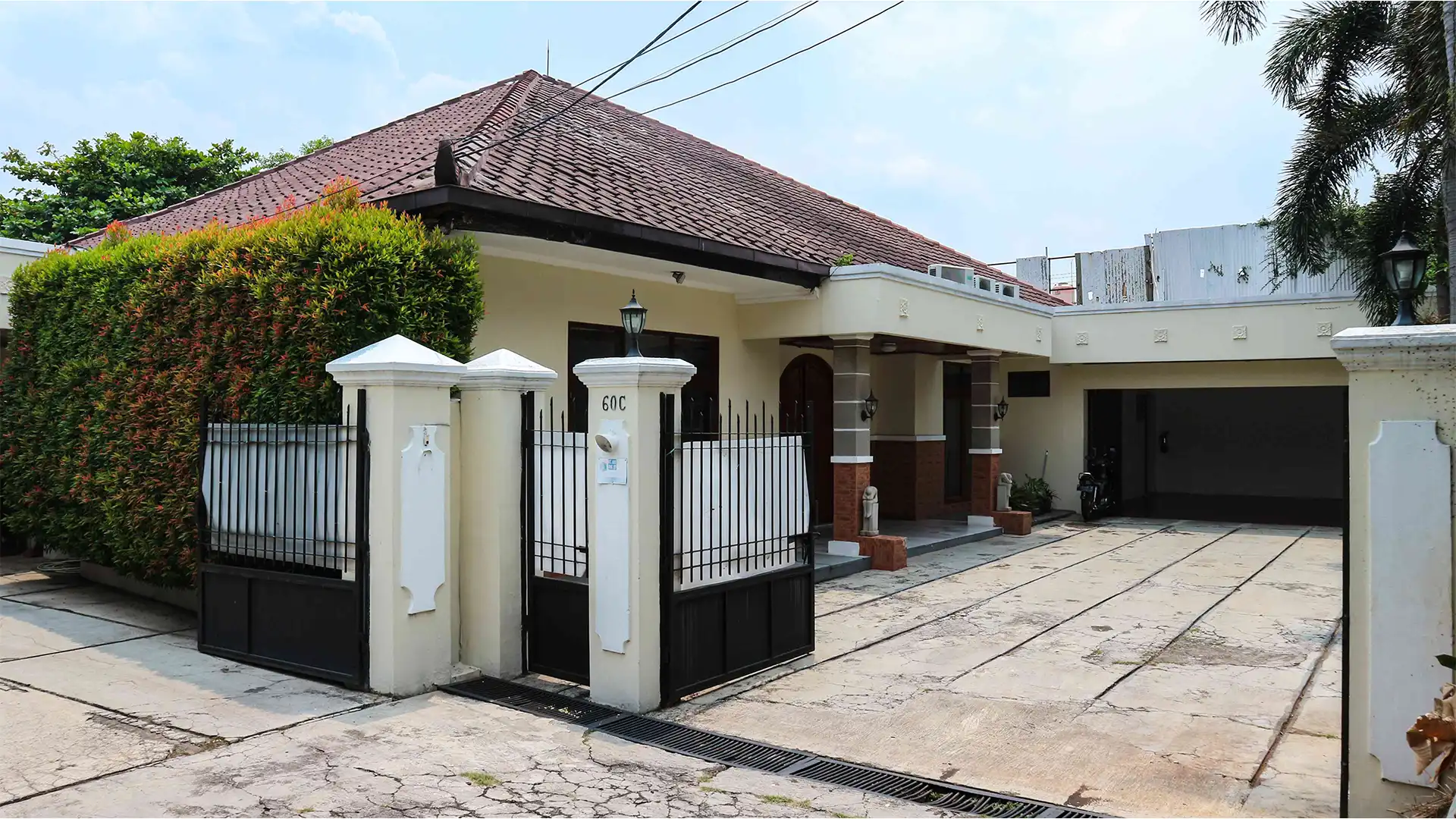 SAWO UJUNG-4BR-EXTERIOR Cipete – Modern Luxury 4BR