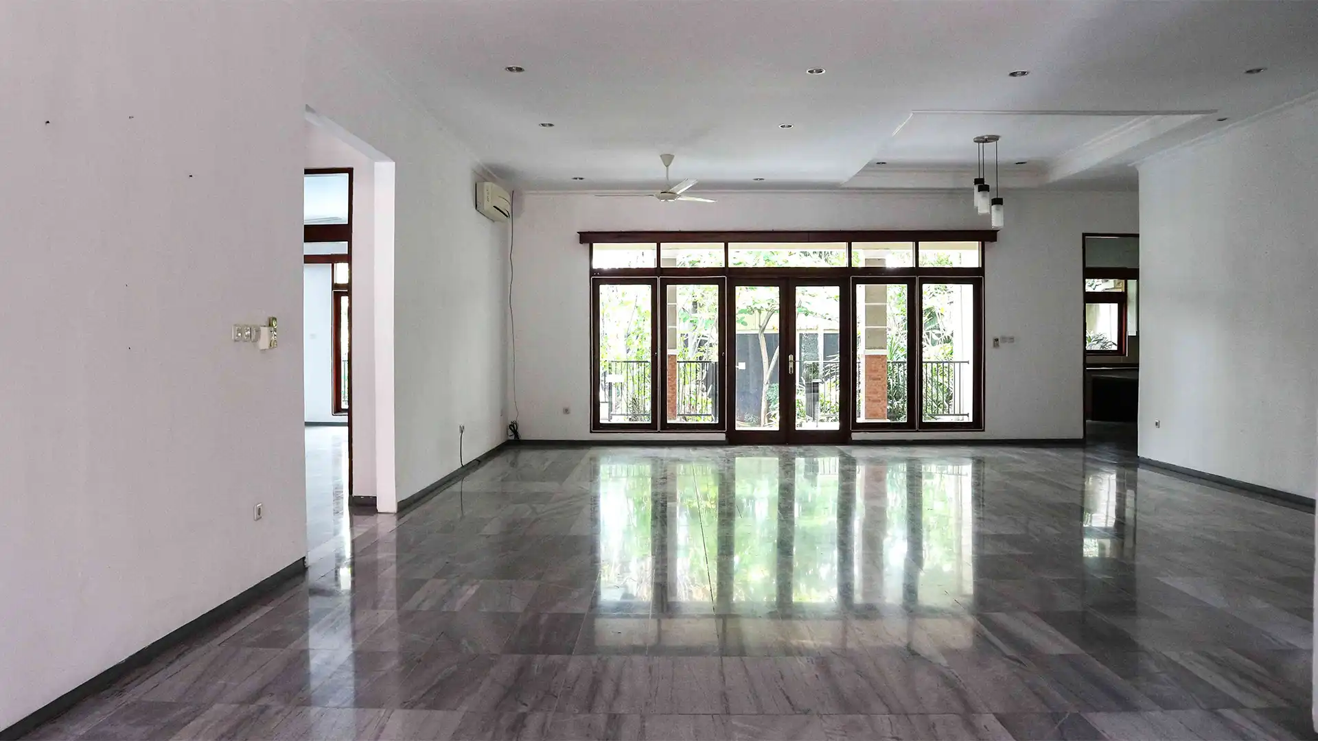 SAWO UJUNG-4BR-LIVING AREA Cipete – Modern Luxury 4BR