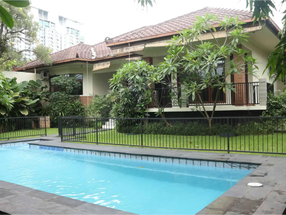 SAWO UJUNG-4BR-SWIMMING POOL
