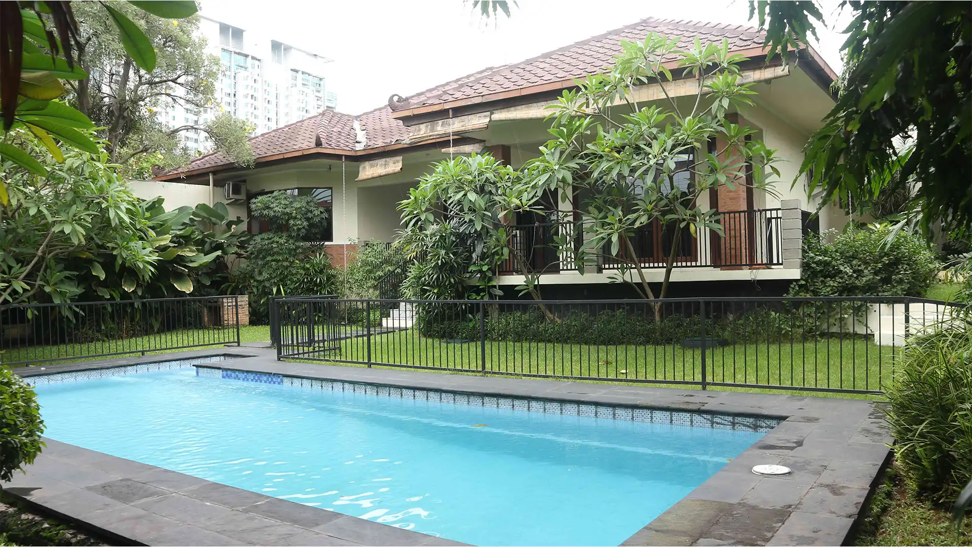 SAWO UJUNG-4BR-SWIMMING POOL