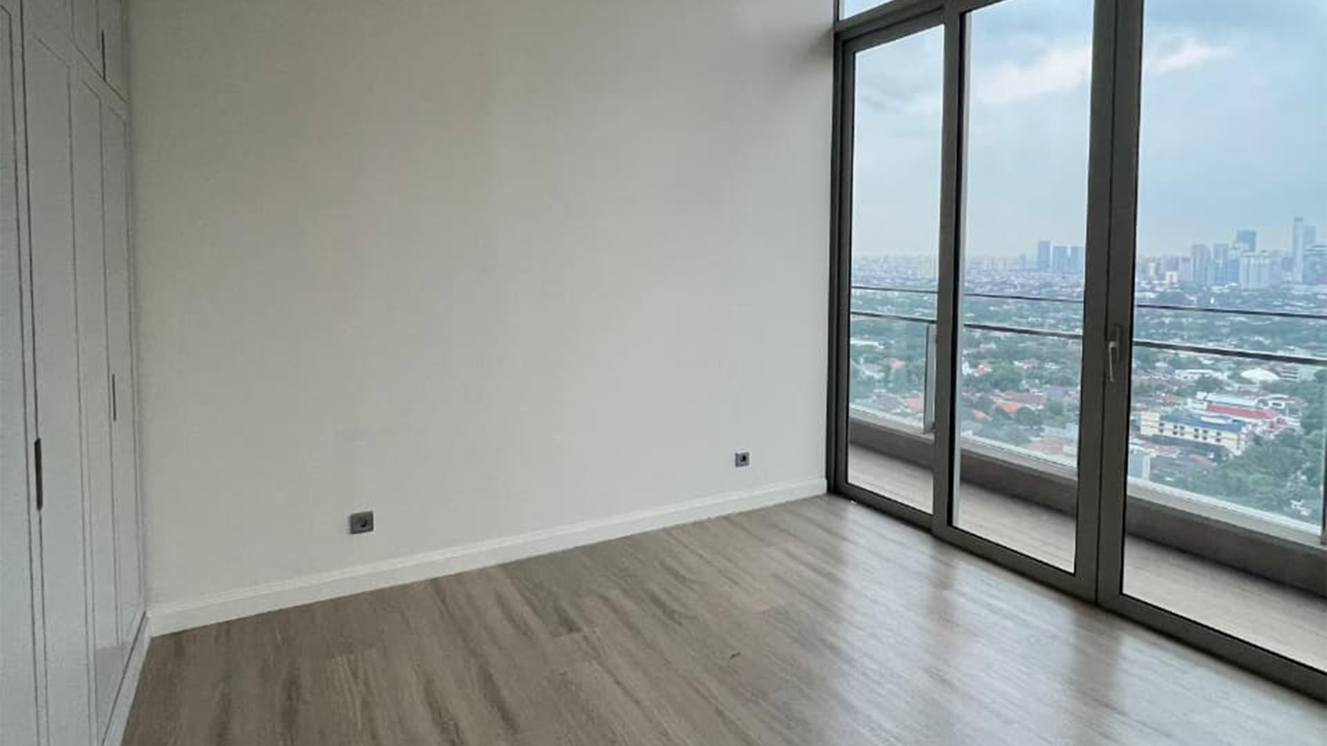 Exceptional 4BR Apartment – The Stature Menteng
