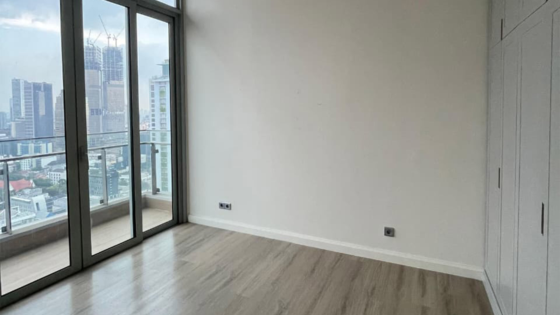 Exceptional 4BR Apartment – The Stature Menteng