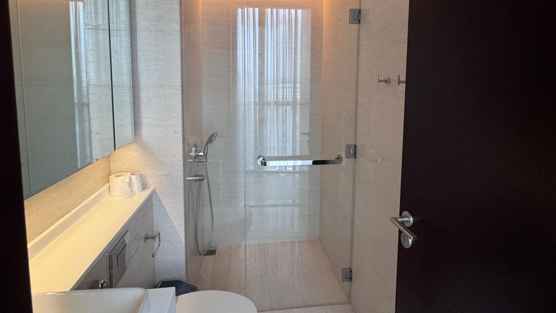 TOWERPRIVE-3BR-BATHROOM Casa Domaine 3BR – Refined Urban Family Living in Central Jakarta CBD