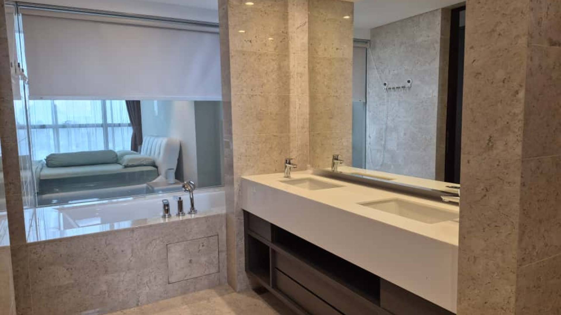 TOWERPRIVE-3BR-MASTER BATHROOM & MASTER BEDROOM Casa Comaine 3BR – Spacious Family-Oriented Living in Jakarta’s Prime CBD Corridor