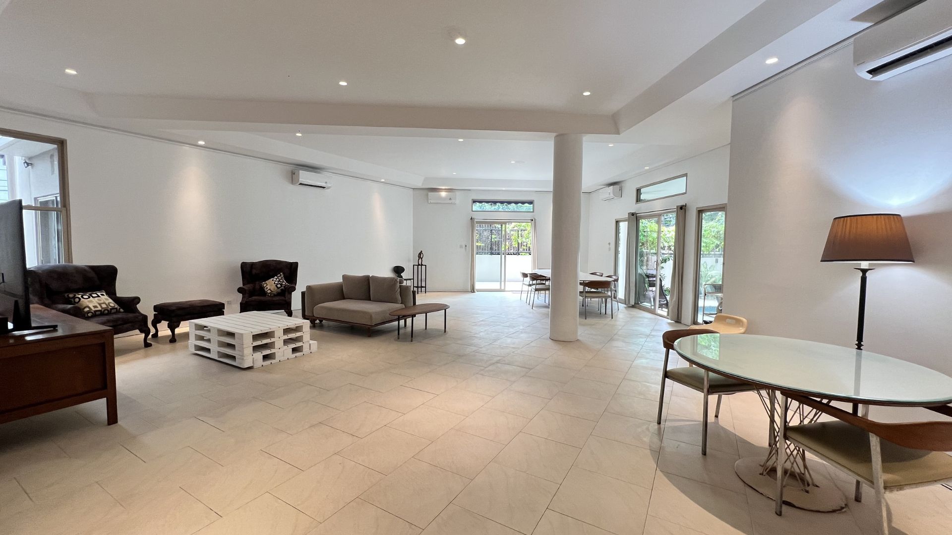WIDYA CHANDRA-5BR-LIVING AREA Big 5BR Family House at Kebayoran Baru
