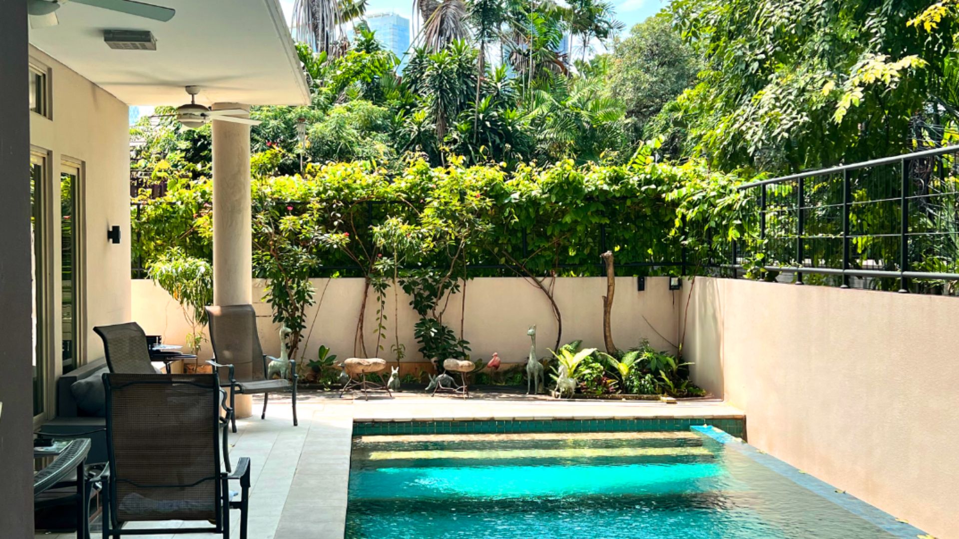 WIDYA CHANDRA-5BR-SWIMMING POOL Big 5BR Family House at Kebayoran Baru
