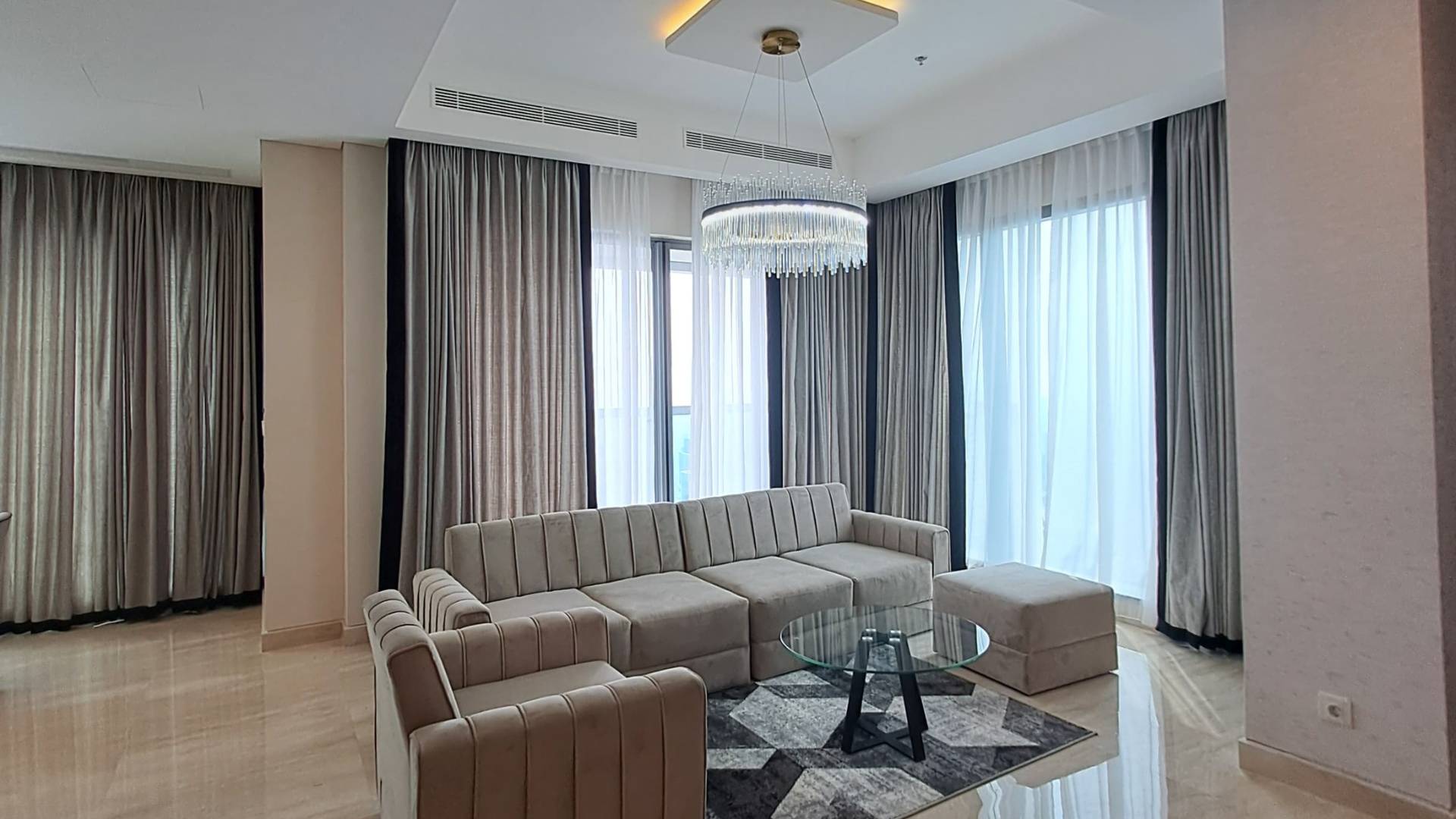 57 PROMENADE-3BR-LIVING ROOM