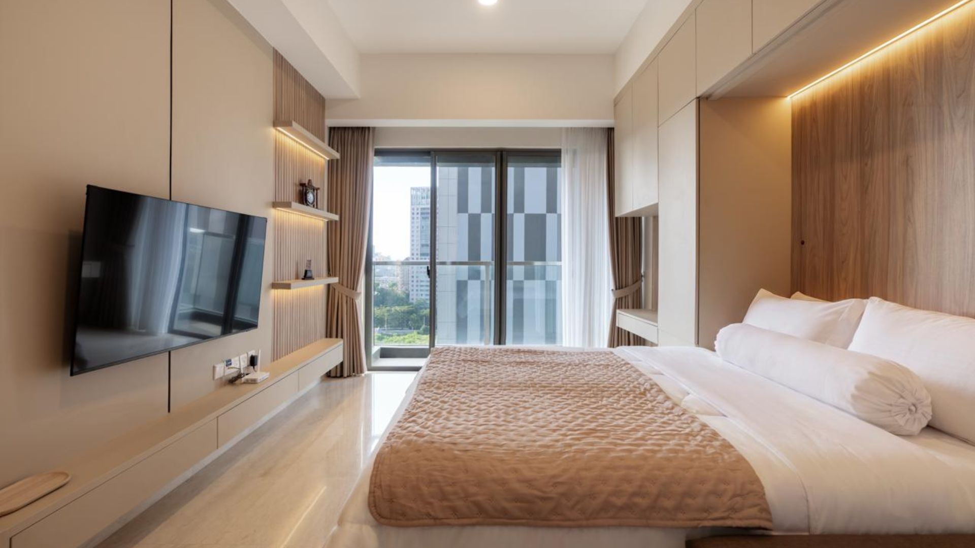 57 Promenade – Compact Stylish 1BR Residence