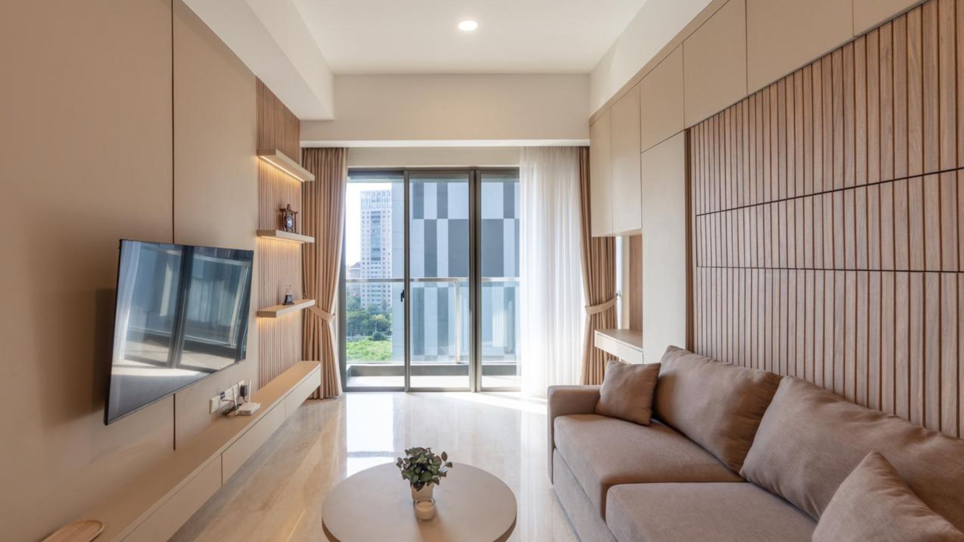 57PROMENADE-1BR-LIVING AREA WIDE