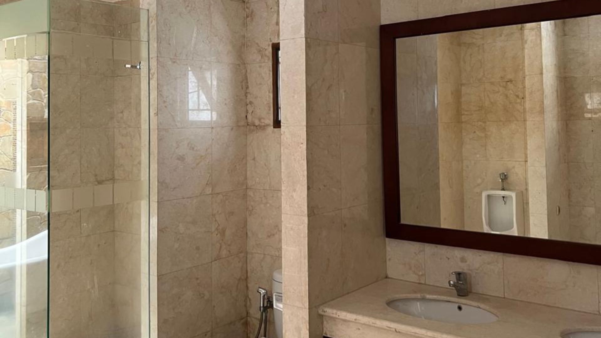 ASEM 9 NO.23-4BR-BATHROOM Comfortable 4BR Home for Everyday Living