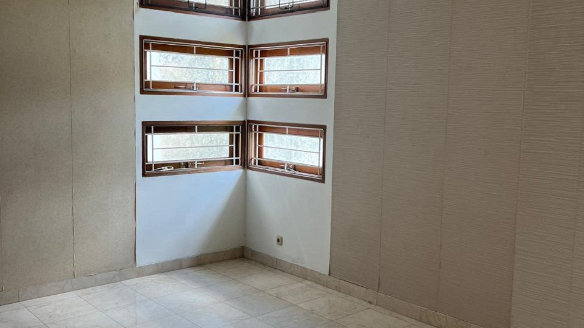 ASEM 9 NO.23-4BR-BEDROOM 2 Comfortable 4BR Home for Everyday Living