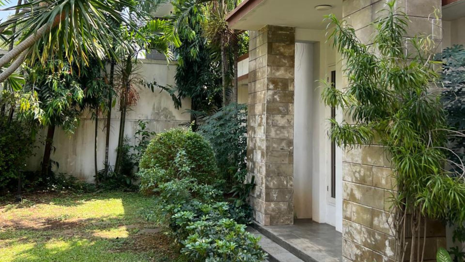 ASEM 9 NO.23-4BR-GARDEN Comfortable 4BR Home for Everyday Living