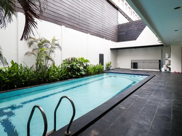 Astoria Residence-5BR-Swimming Pool Side View