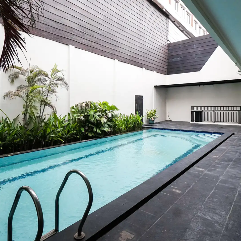 Astoria Residence-5BR-Swimming Pool Side View