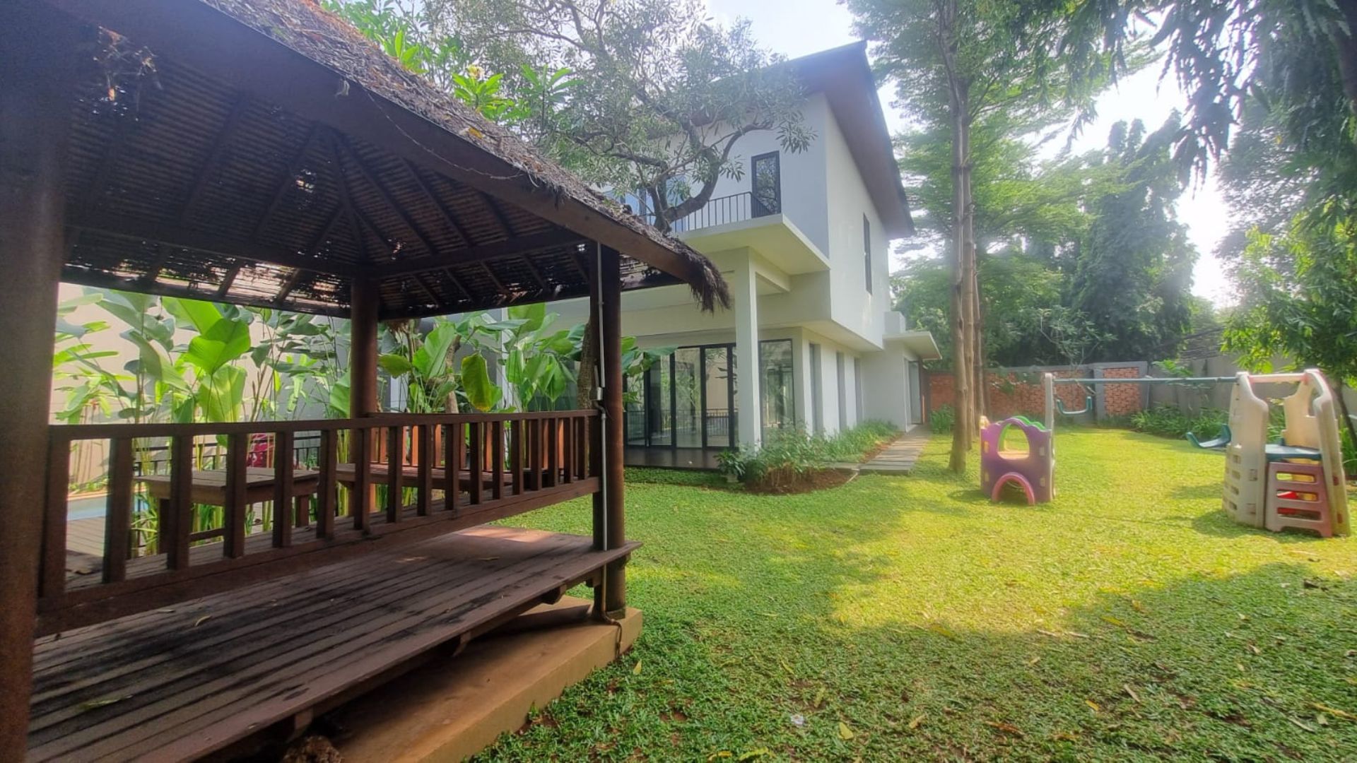 BANGKA 11 NO.1-4BR-BACKYARD Refined 4BR Home in Prime Area – Kemang