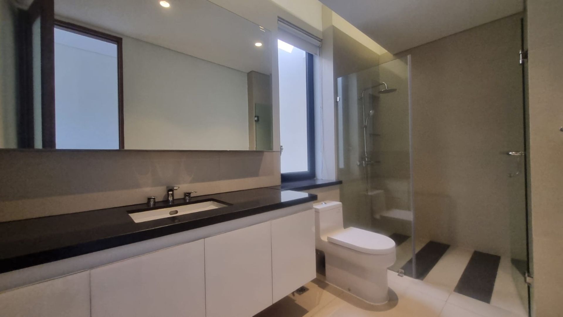 BANGKA 11 NO.1-4BR-BATHROOM 2 Refined 4BR Home in Prime Area – Kemang