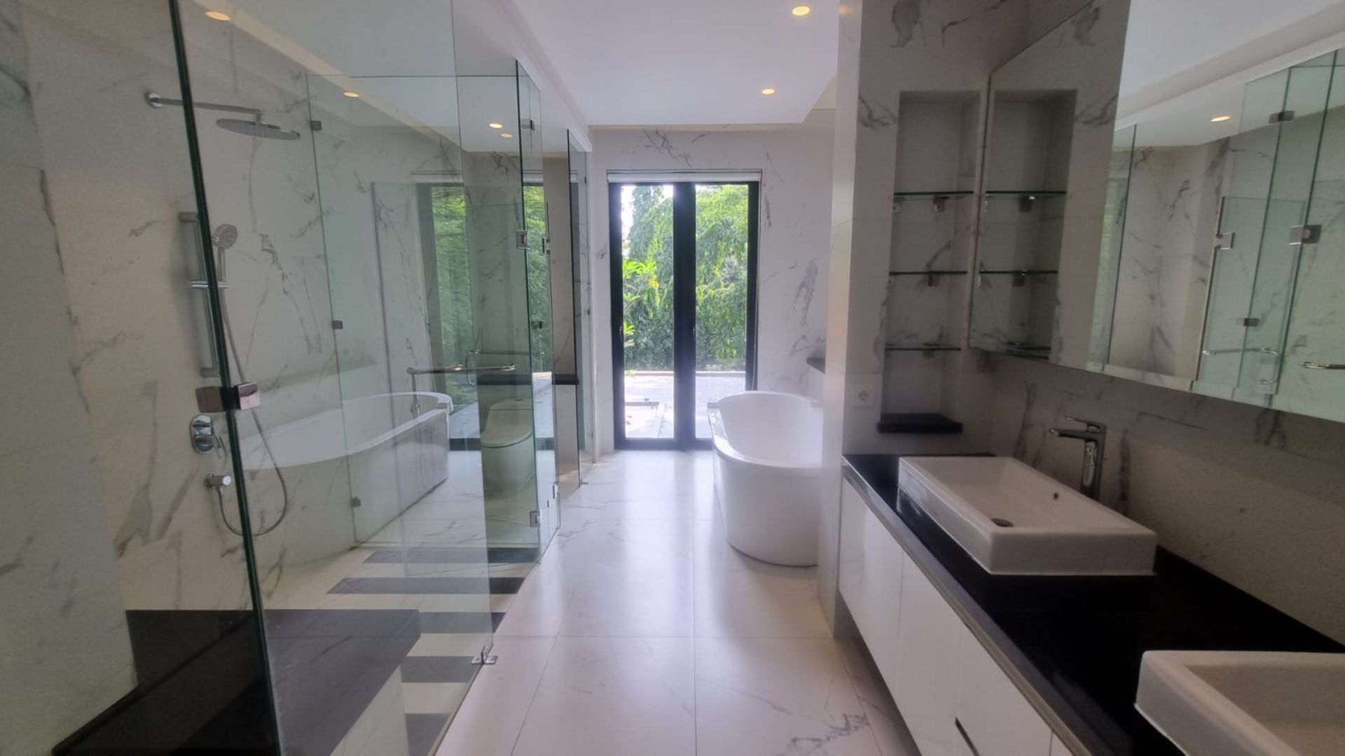BANGKA 11 NO.1-4BR-BATHROOM 3 (2) Refined 4BR Home in Prime Area – Kemang