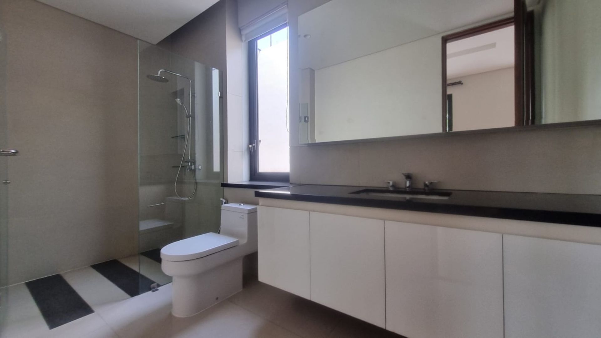 BANGKA 11 NO.1-4BR-BATHROOM 3 Refined 4BR Home in Prime Area – Kemang