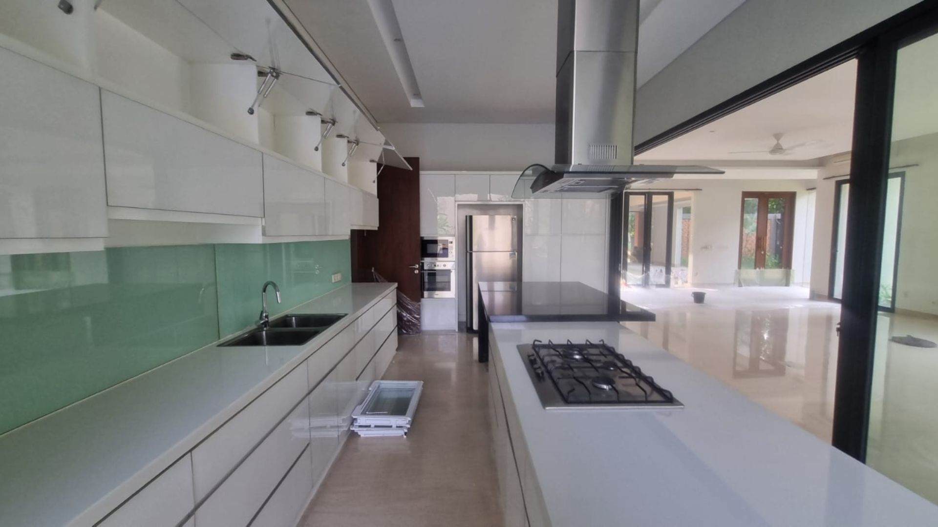 BANGKA 11 NO.1-4BR-KITCHEN AREA Refined 4BR Home in Prime Area – Kemang