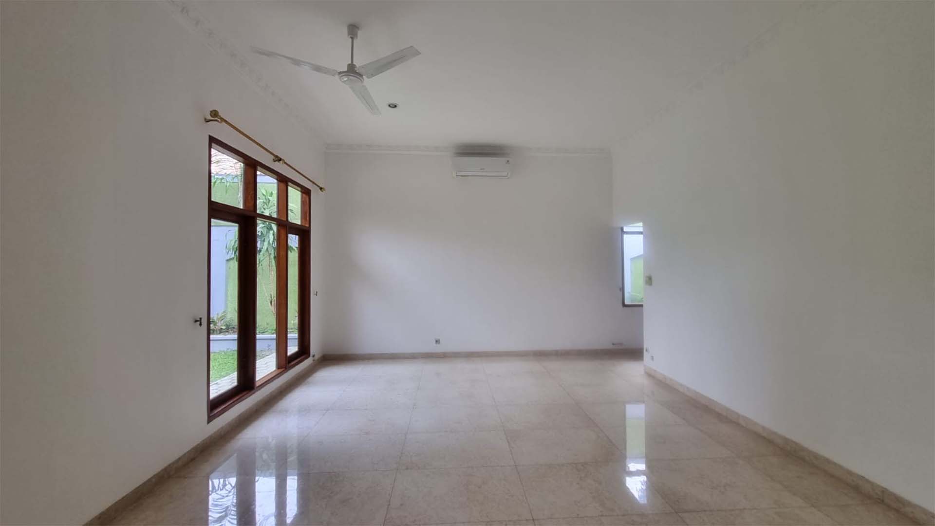 BENDA ATAS-5BR-BEDROOM Luxury 5BR Home for Long-Term Living