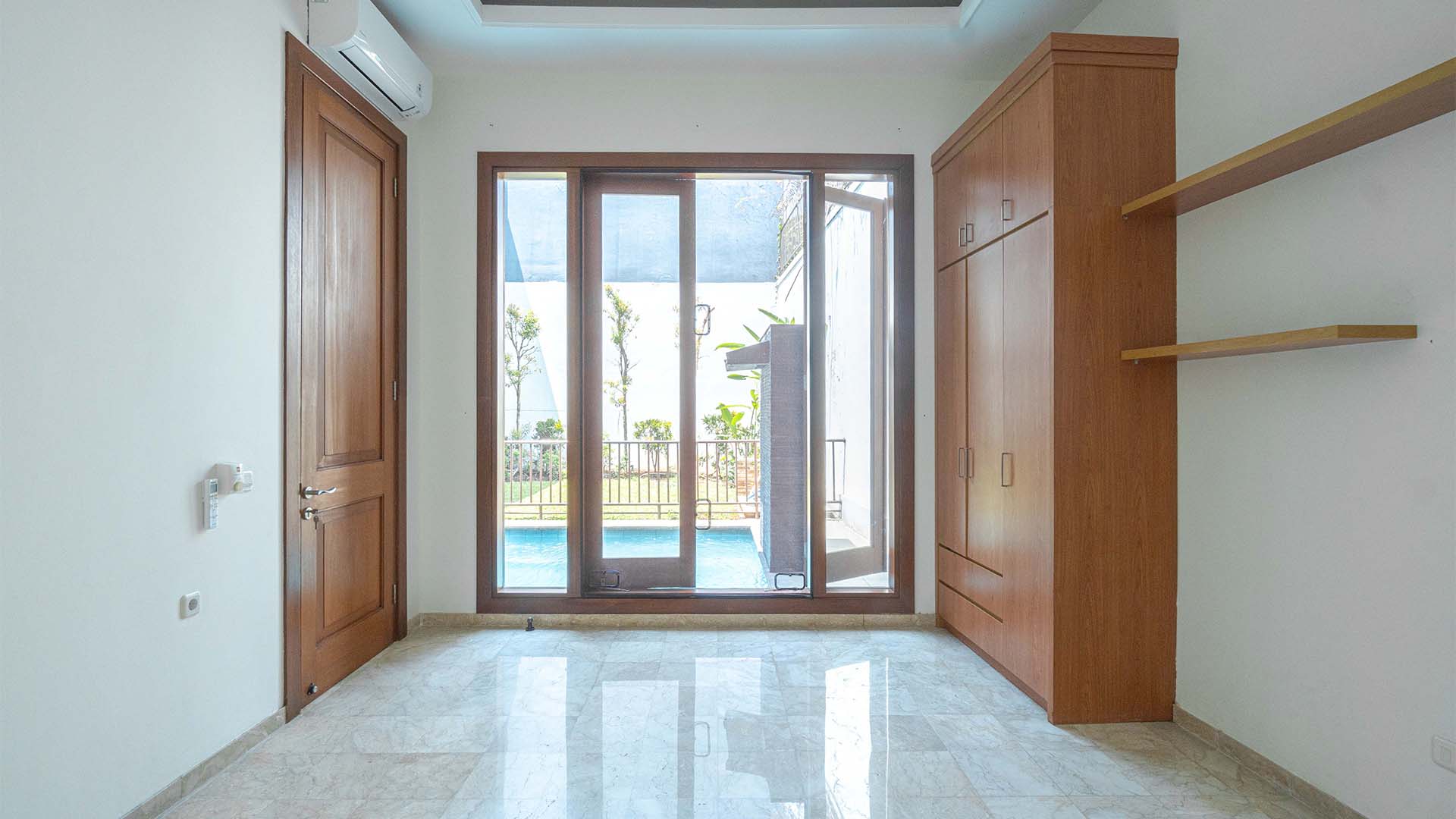 BENDA DALAM-5BR-BEDROOM 1 Modern 5BR Residence for Families at Cilandak