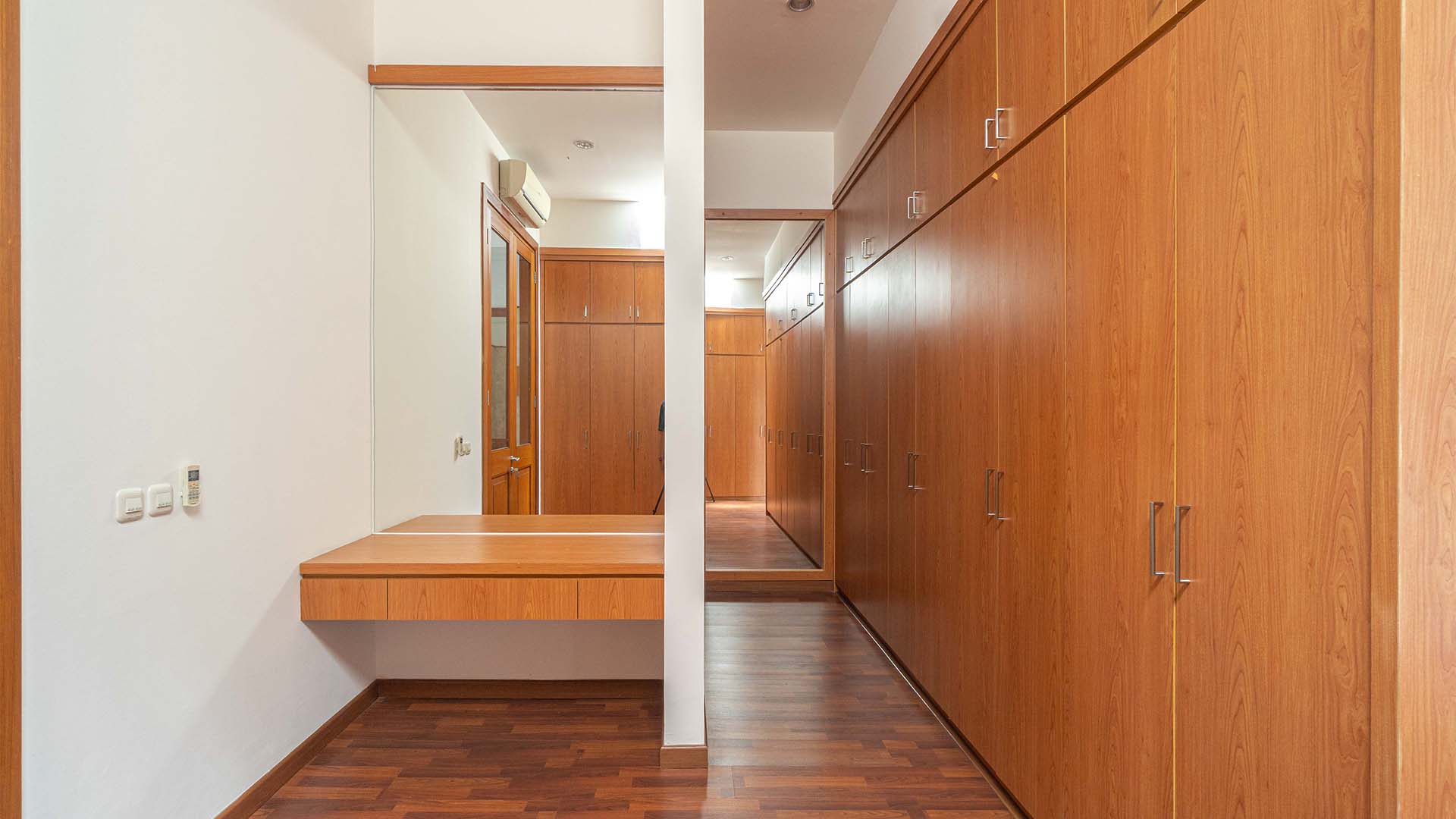 BENDA DALAM-5BR-WARDROBE AREA Modern 5BR Residence for Families at Cilandak