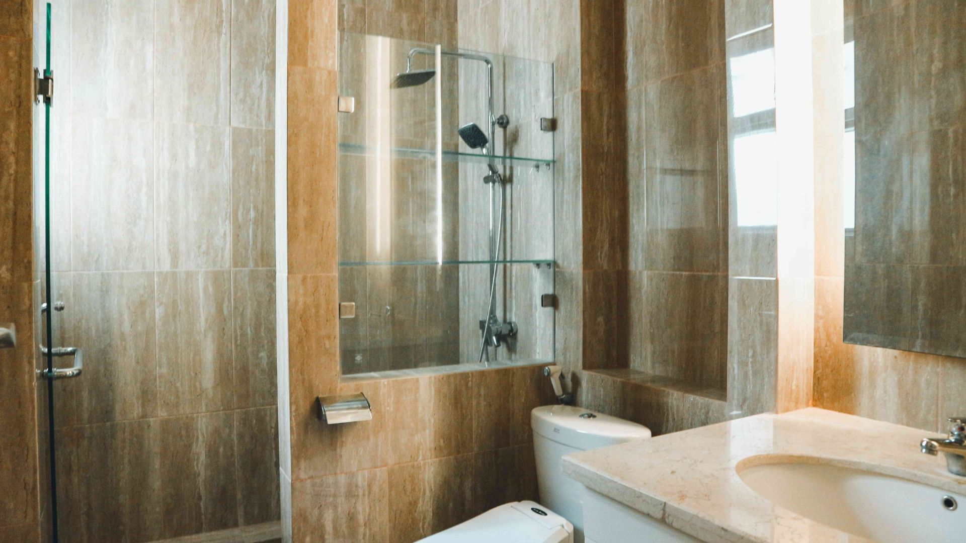 BENDA100A-5BR-BATHROOM 1 Large 5BR Home for Family Living Space