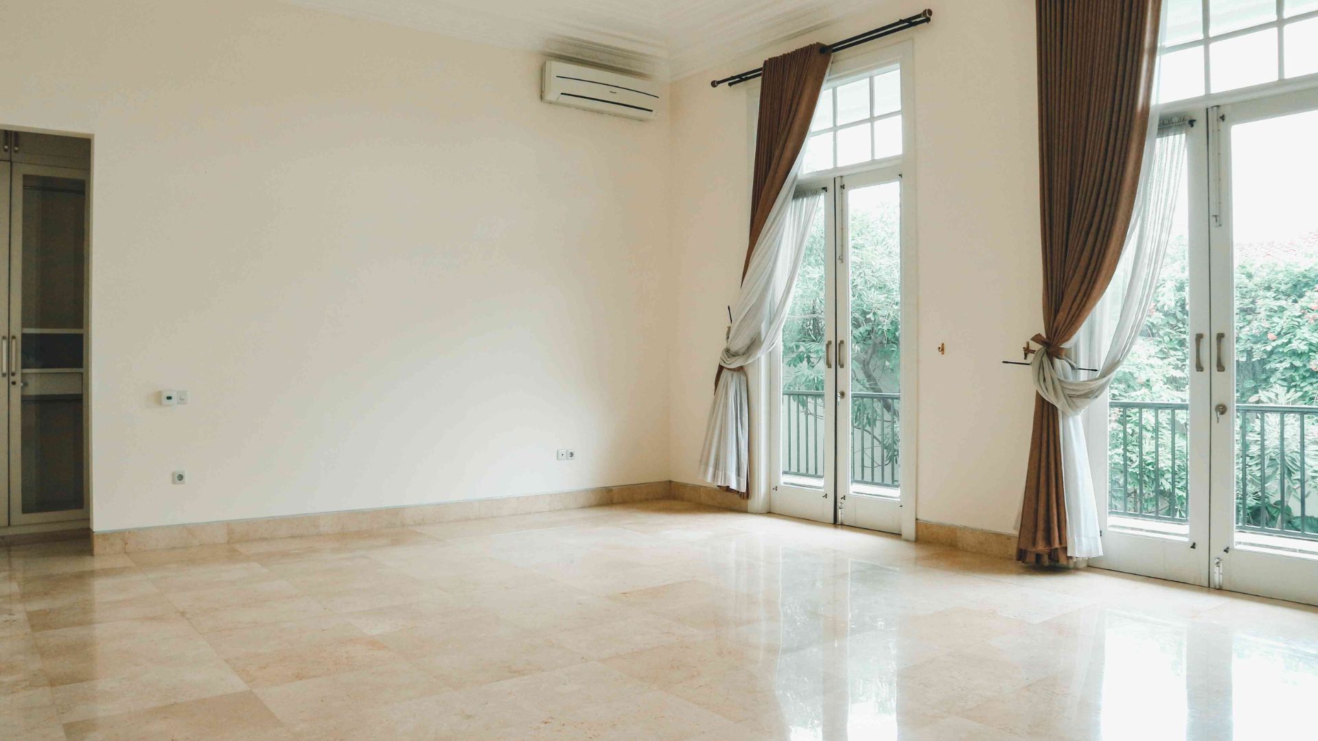 BENDA100A-5BR-BEDROOM 4 Large 5BR Home for Family Living Space